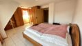 Schlafzimmer DG