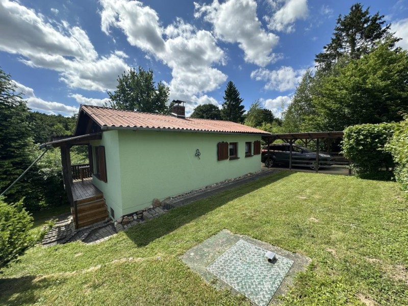 Garten mit Terrassenzugang